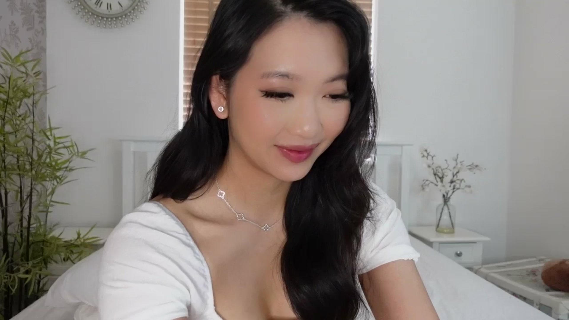 Gallery image thumbnail from Miss_ReinaT's myfreecams stream on, 04/23/2025, 12:13 image 1 of 20