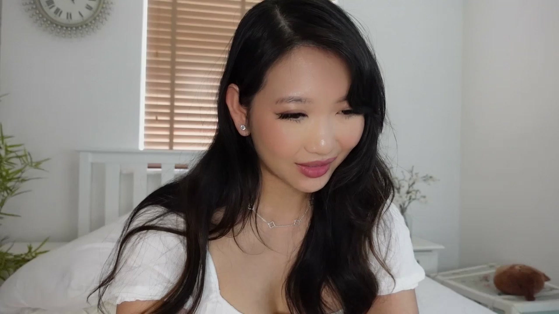 Gallery image thumbnail from Miss_ReinaT's myfreecams stream on, 04/23/2025, 12:13 image 15 of 20