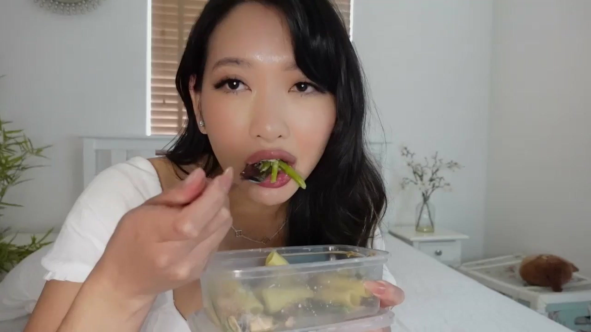Gallery image thumbnail from Miss_ReinaT's myfreecams stream on, 04/23/2025, 12:13 image 14 of 20