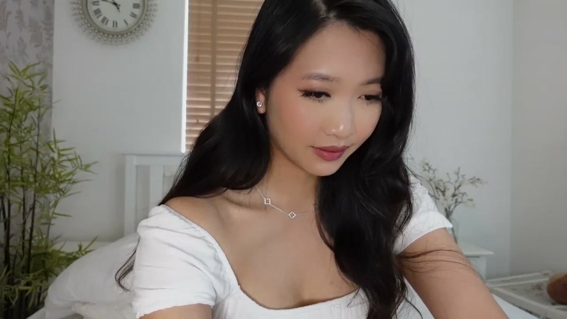 Gallery image thumbnail from Miss_ReinaT's myfreecams stream on, 04/23/2025, 12:13 image 6 of 20