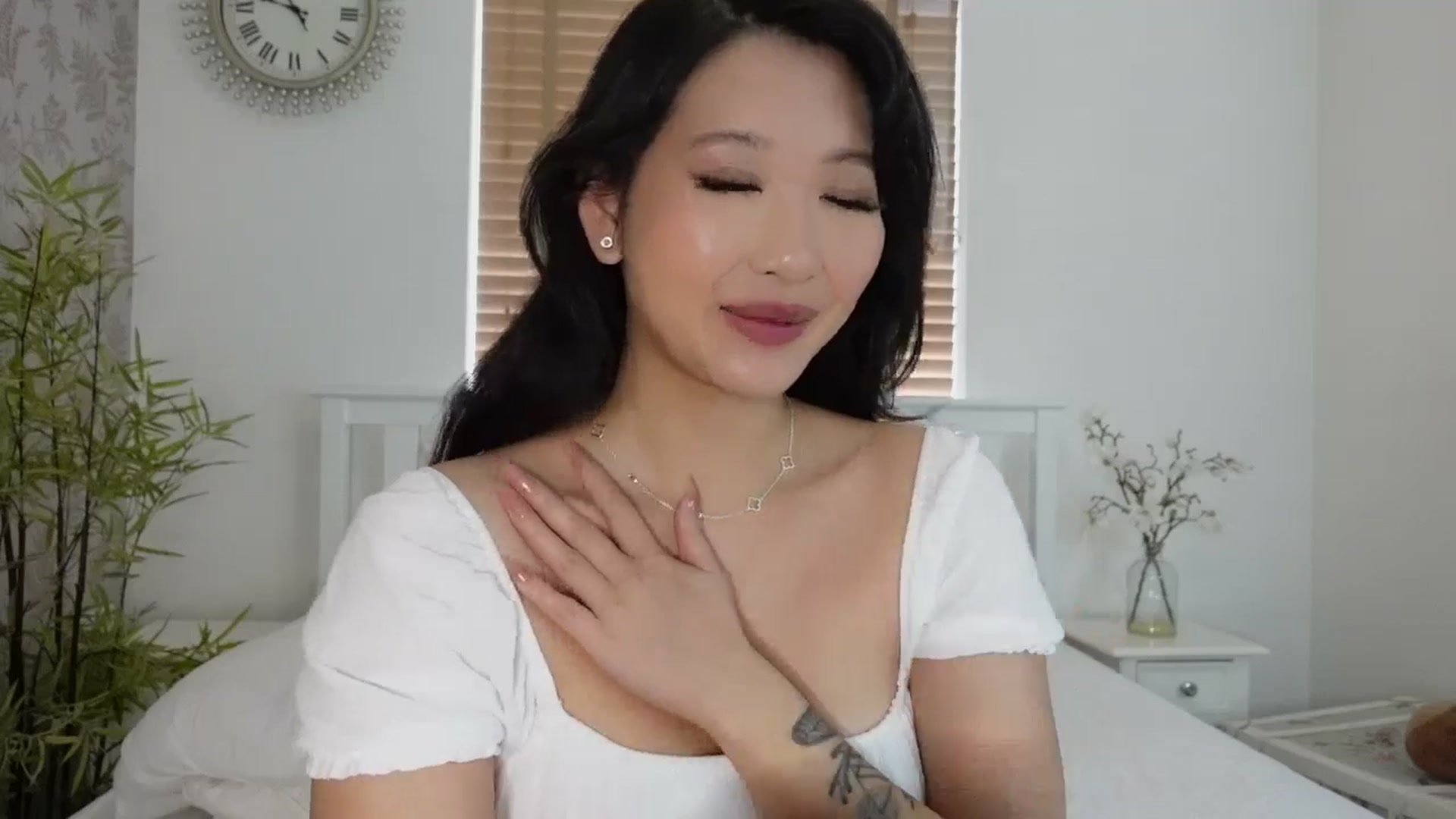 Gallery image thumbnail from Miss_ReinaT's myfreecams stream on, 04/23/2025, 12:13 image 5 of 20