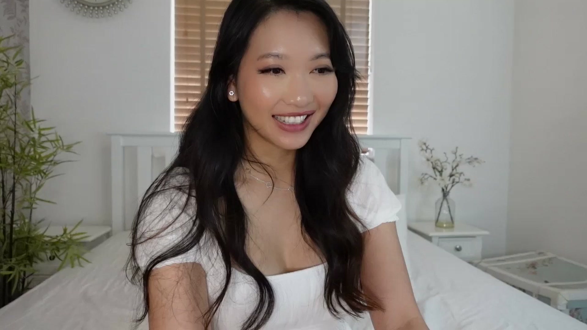 Gallery image thumbnail from Miss_ReinaT's myfreecams stream on, 04/23/2025, 13:11 image 15 of 20