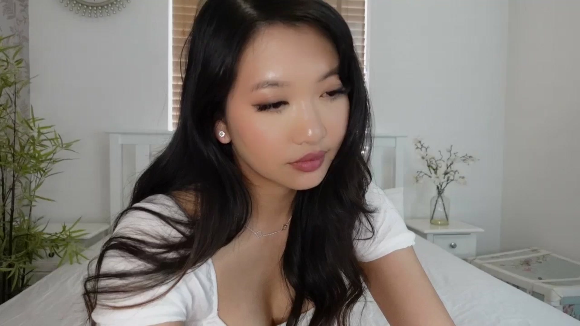 Gallery image thumbnail from Miss_ReinaT's myfreecams stream on, 04/23/2025, 13:11 image 8 of 20