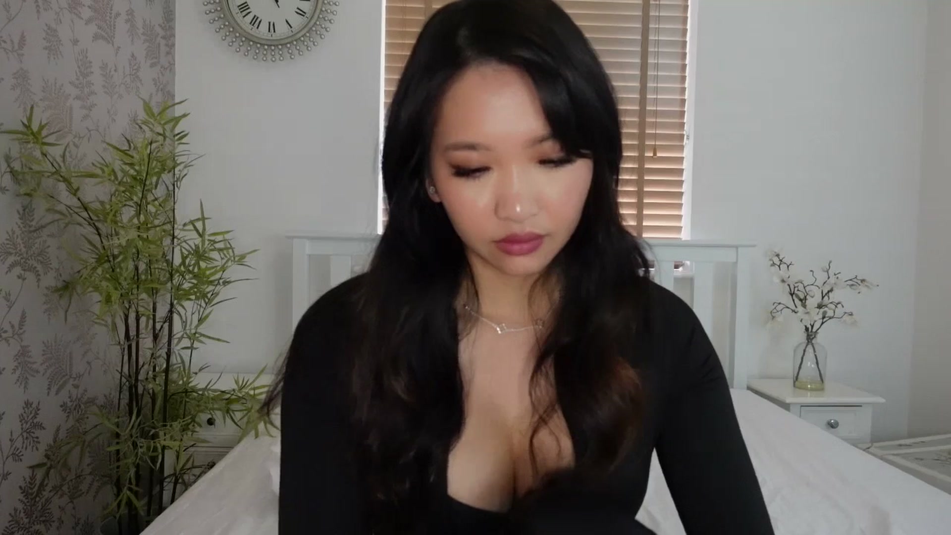 Gallery image thumbnail from Miss_ReinaT's myfreecams stream on, 04/25/2025, 11:44 image 17 of 20