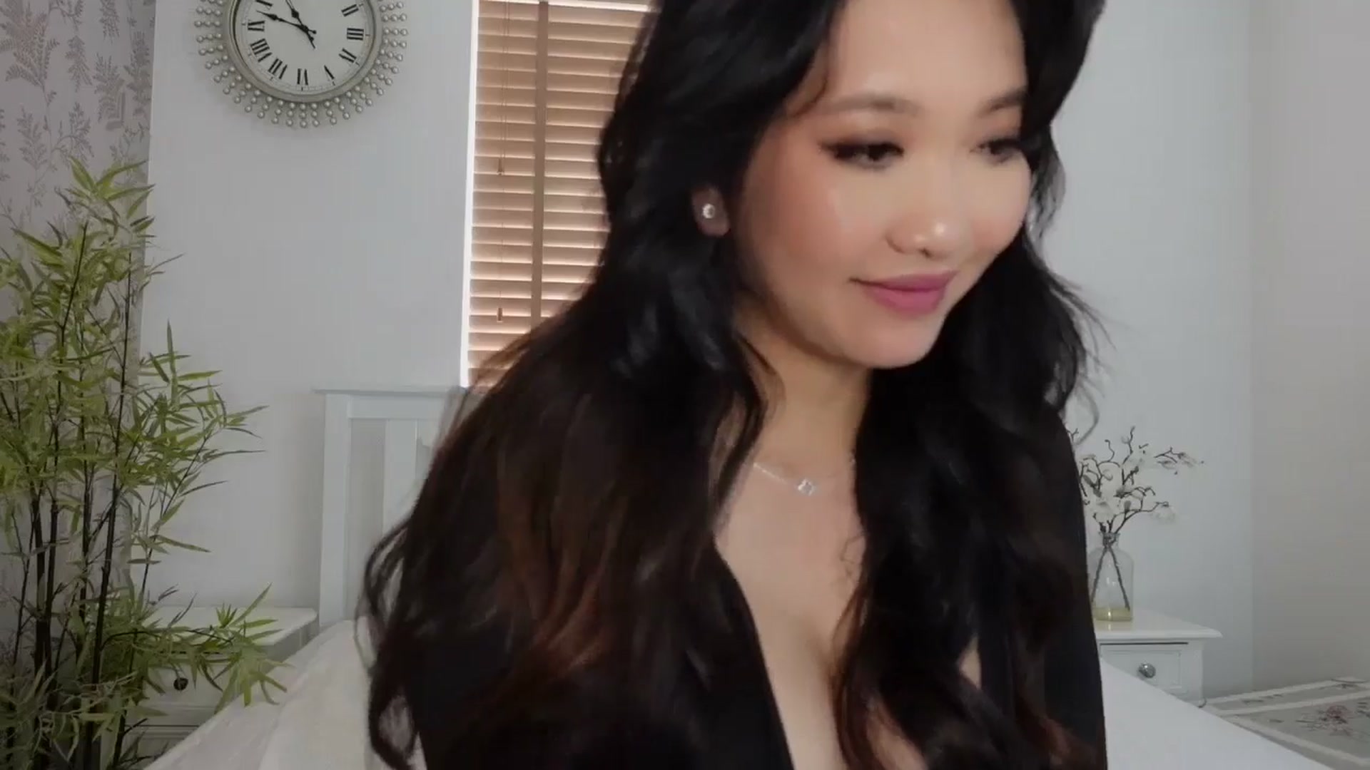 Gallery image thumbnail from Miss_ReinaT's myfreecams stream on, 04/25/2025, 11:44 image 2 of 20