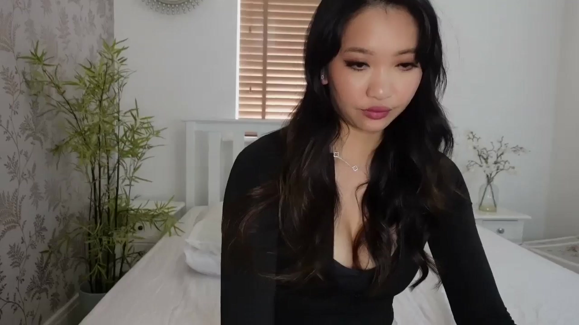 Gallery image thumbnail from Miss_ReinaT's myfreecams stream on, 04/25/2025, 11:44 image 8 of 20