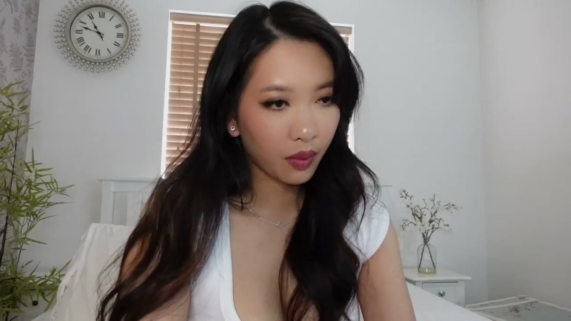 Gallery image thumbnail from Miss_ReinaT's myfreecams stream on, 04/25/2025, 12:46 image 8 of 20