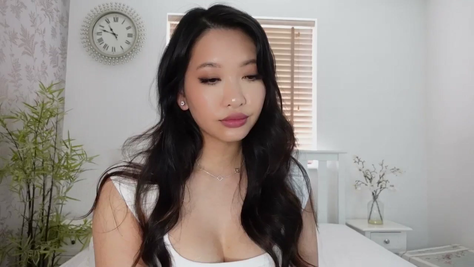 Gallery image thumbnail from Miss_ReinaT's myfreecams stream on, 04/25/2025, 12:46 image 12 of 20