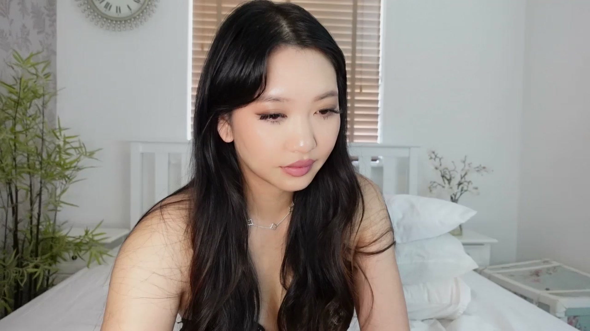 Gallery image thumbnail from Miss_ReinaT's myfreecams stream on, 04/28/2025, 11:45 image 12 of 20