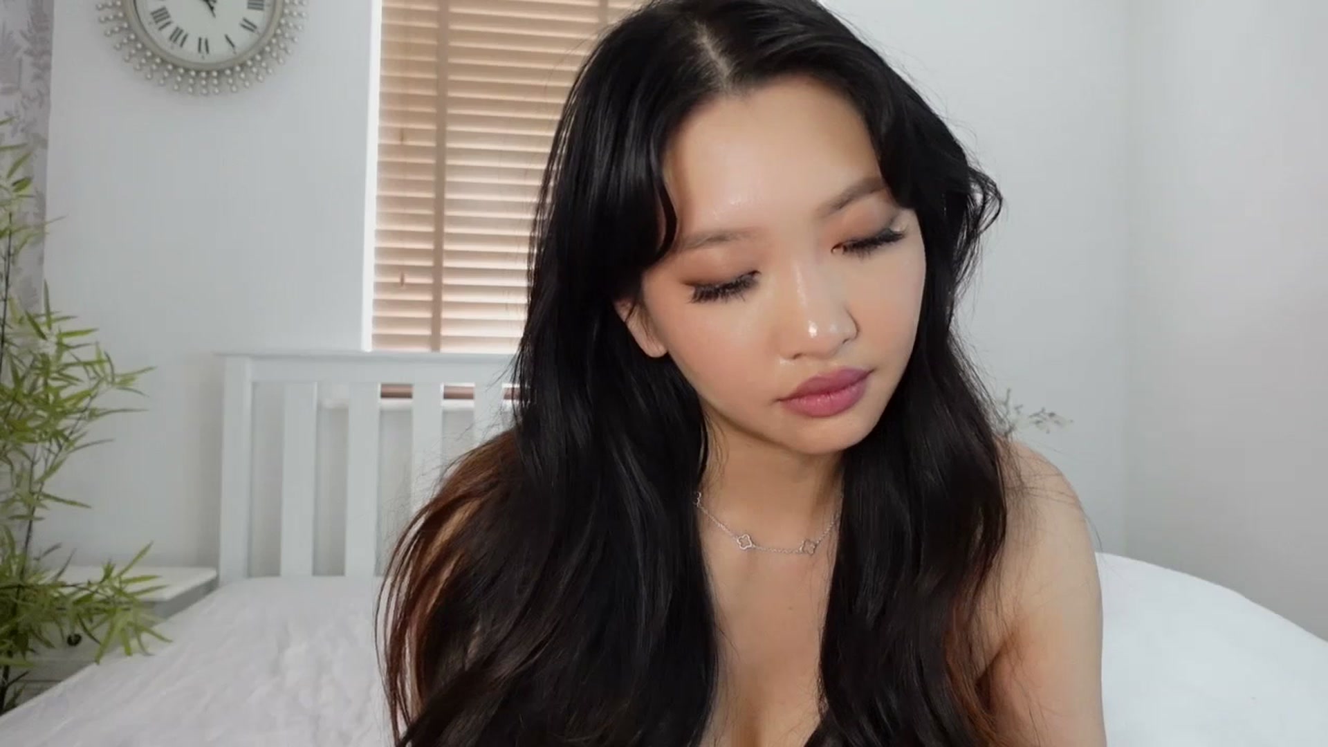 Gallery image thumbnail from Miss_ReinaT's myfreecams stream on, 04/28/2025, 13:12 image 8 of 20