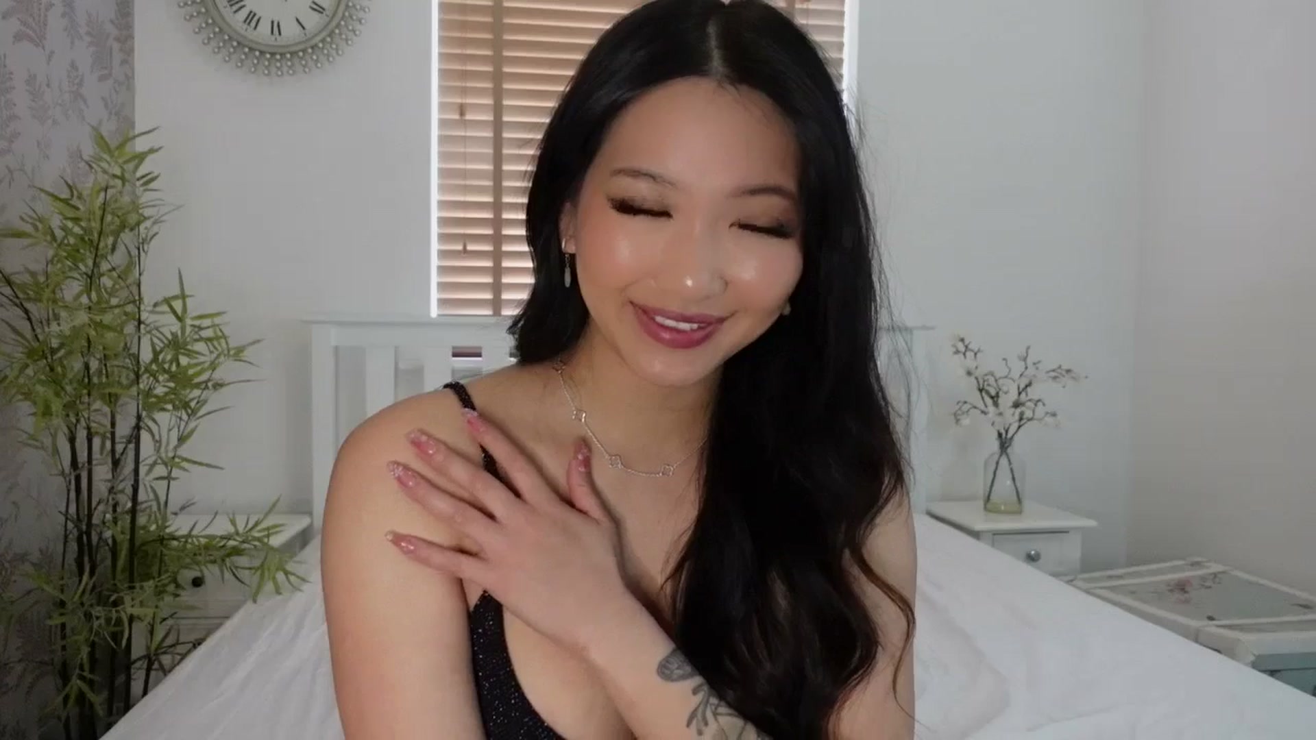 Gallery image thumbnail from Miss_ReinaT's myfreecams stream on, 04/29/2025, 13:12 image 7 of 20