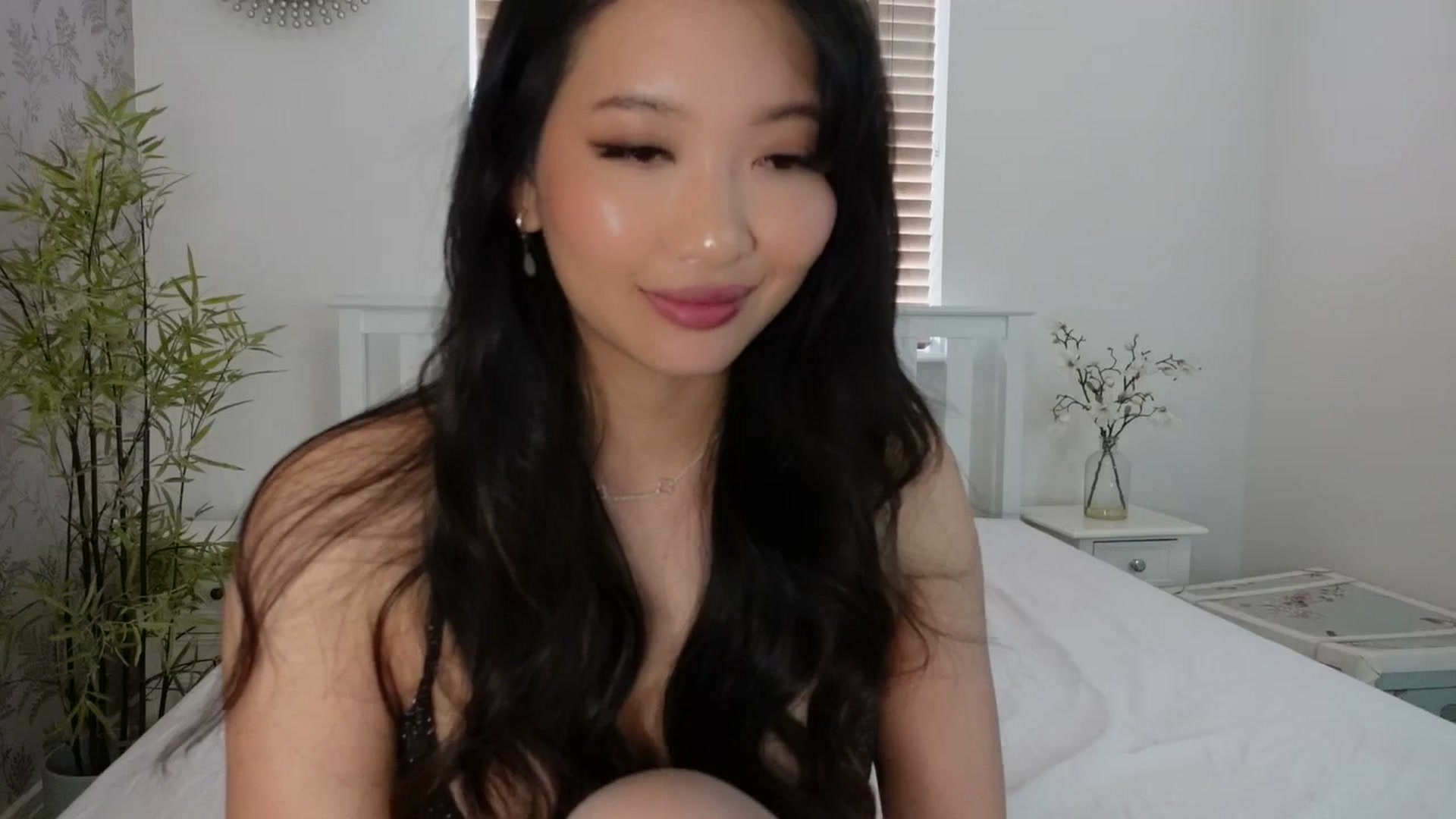 Gallery image thumbnail from Miss_ReinaT's myfreecams stream on, 04/29/2025, 13:12 image 10 of 20