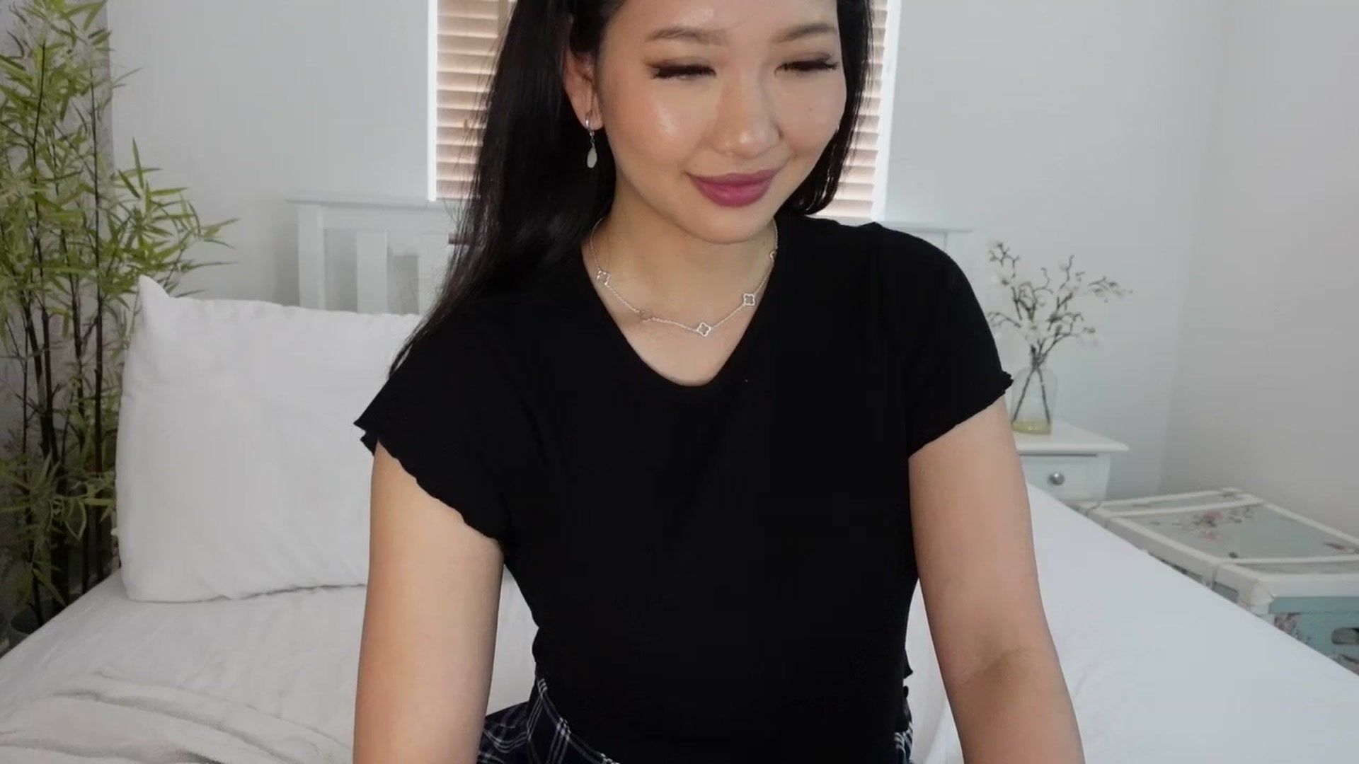 Gallery image thumbnail from Miss_ReinaT's myfreecams stream on, 04/30/2025, 13:07 image 15 of 20
