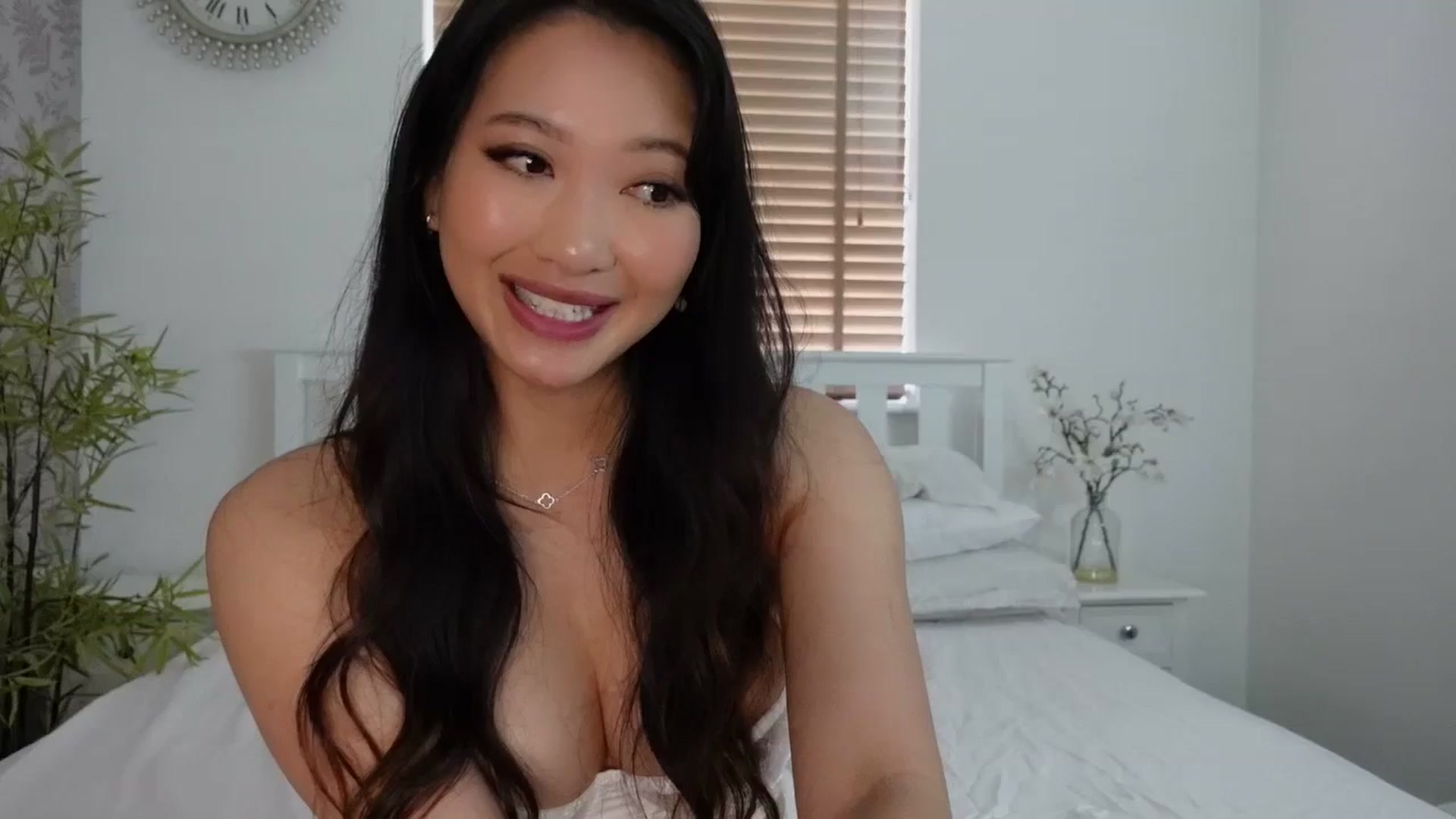 Gallery image thumbnail from Miss_ReinaT's myfreecams stream on, 05/02/2025, 12:15 image 16 of 20
