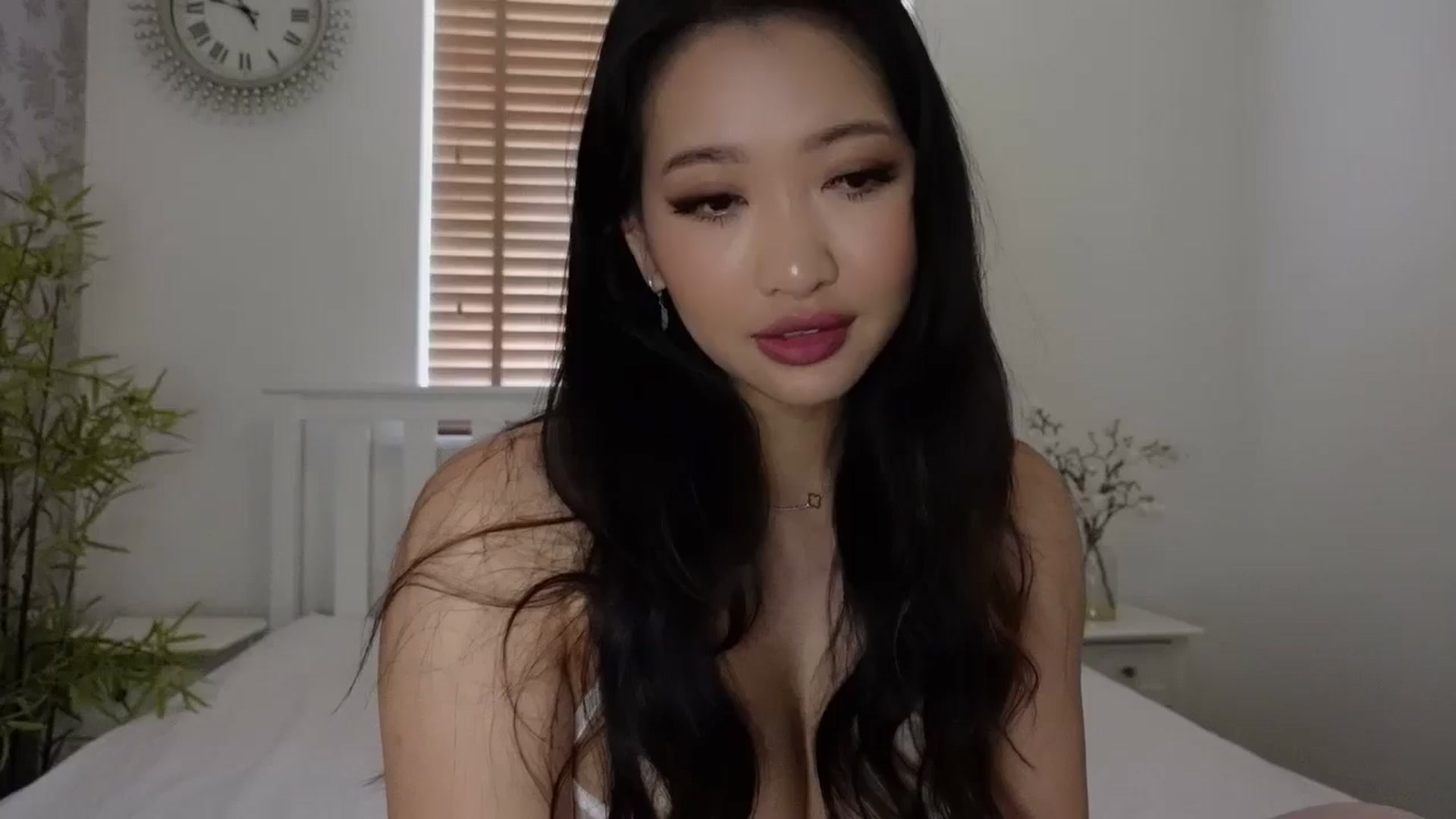 Gallery image thumbnail from Miss_ReinaT's myfreecams stream on, 05/02/2025, 12:15 image 1 of 20