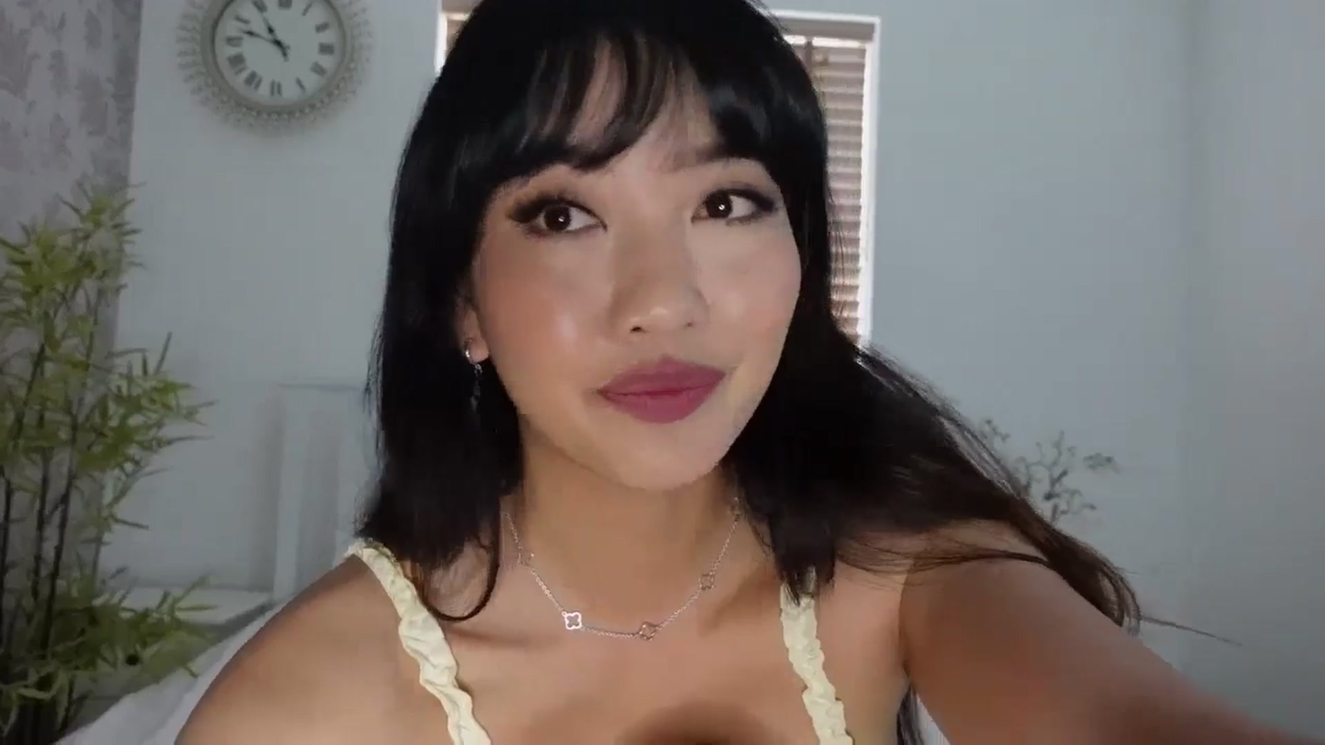 Gallery image thumbnail from Miss_ReinaT's myfreecams stream on, 05/12/2025, 11:30 image 12 of 20