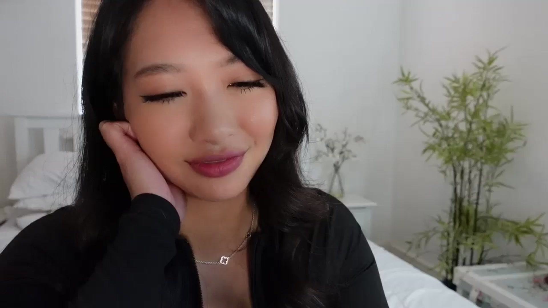 Gallery image thumbnail from Miss_ReinaT's myfreecams stream on, 05/21/2025, 13:51 image 14 of 20