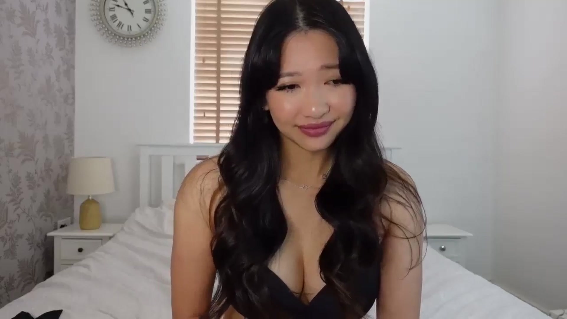 Gallery image thumbnail from Miss_ReinaT's myfreecams stream on, 05/28/2025, 13:28 image 11 of 20