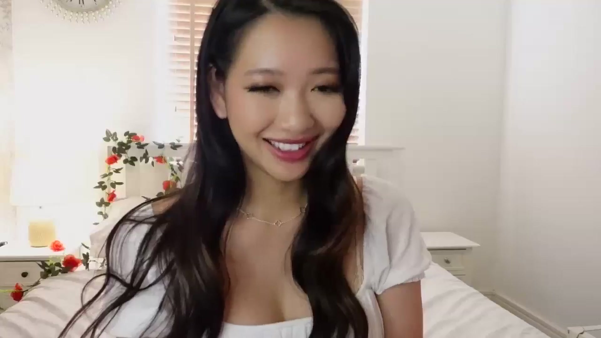 Gallery image thumbnail from Miss_ReinaT's myfreecams stream on, 06/17/2025, 18:40 image 9 of 20