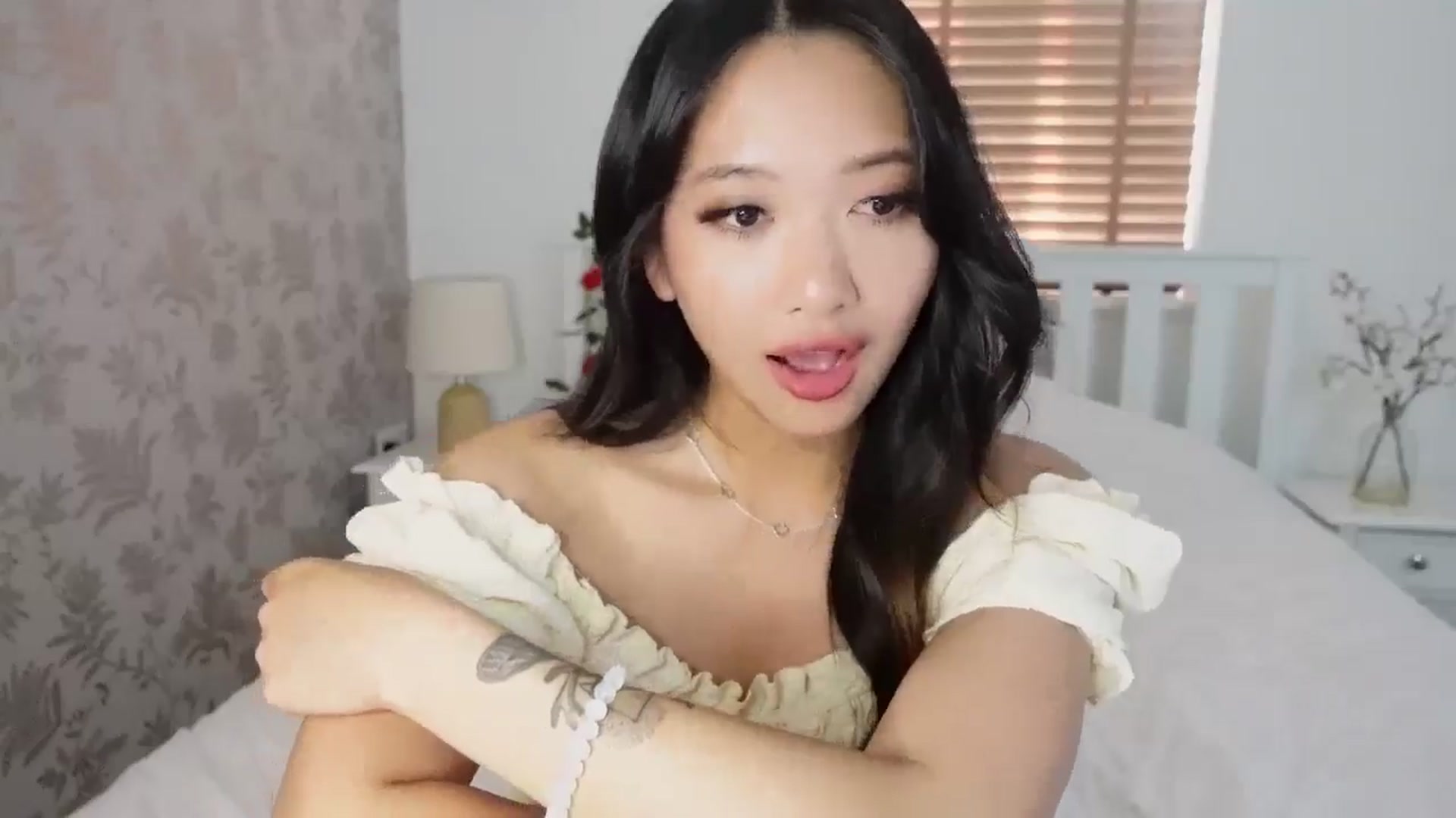 Gallery image thumbnail from Miss_ReinaT's myfreecams stream on, 06/19/2025, 19:14 image 19 of 20