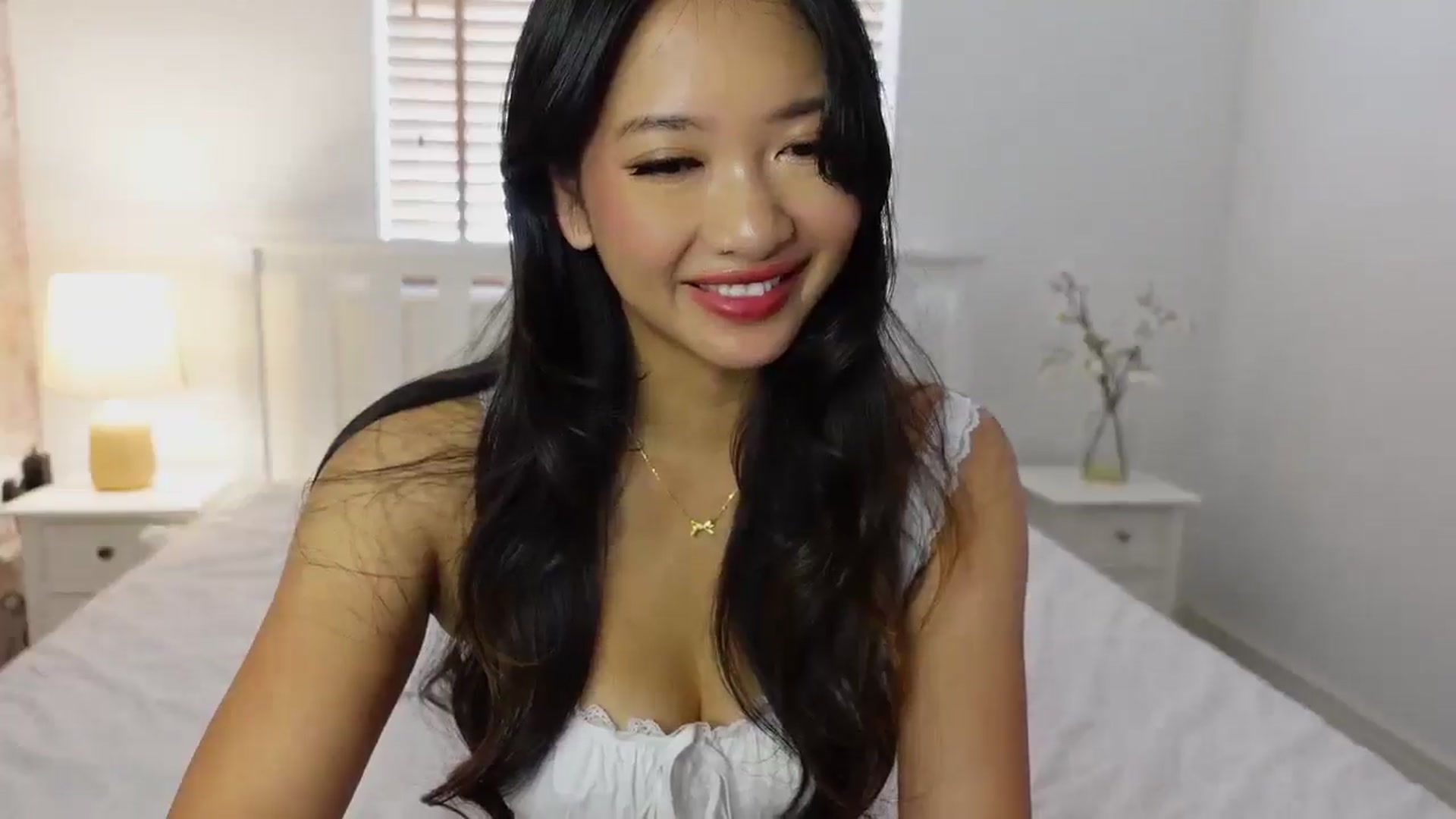 Gallery image thumbnail from Miss_ReinaT's myfreecams stream on, 09/04/2025, 13:15 image 17 of 20