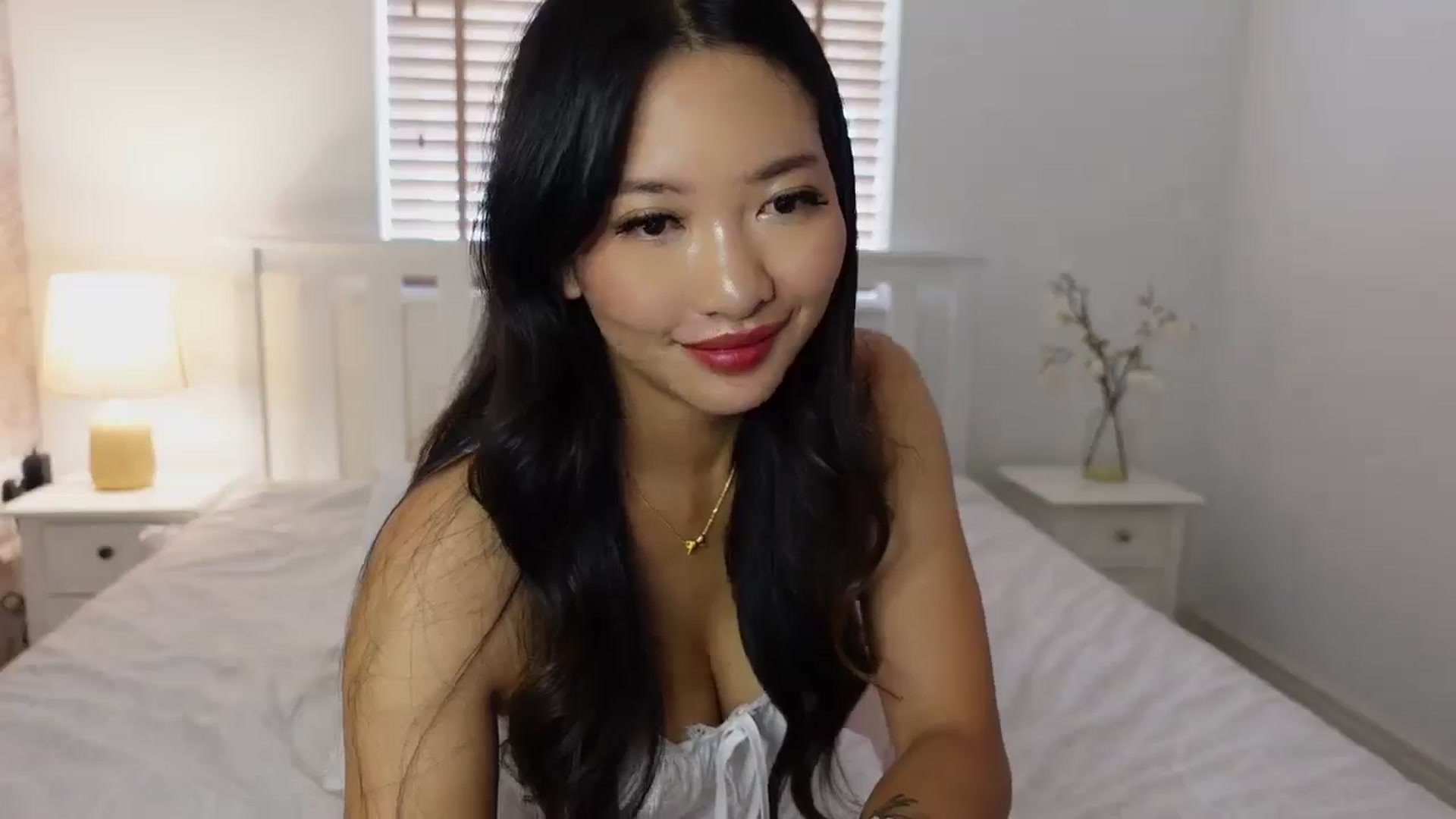Gallery image thumbnail from Miss_ReinaT's myfreecams stream on, 09/04/2025, 13:37 image 17 of 20