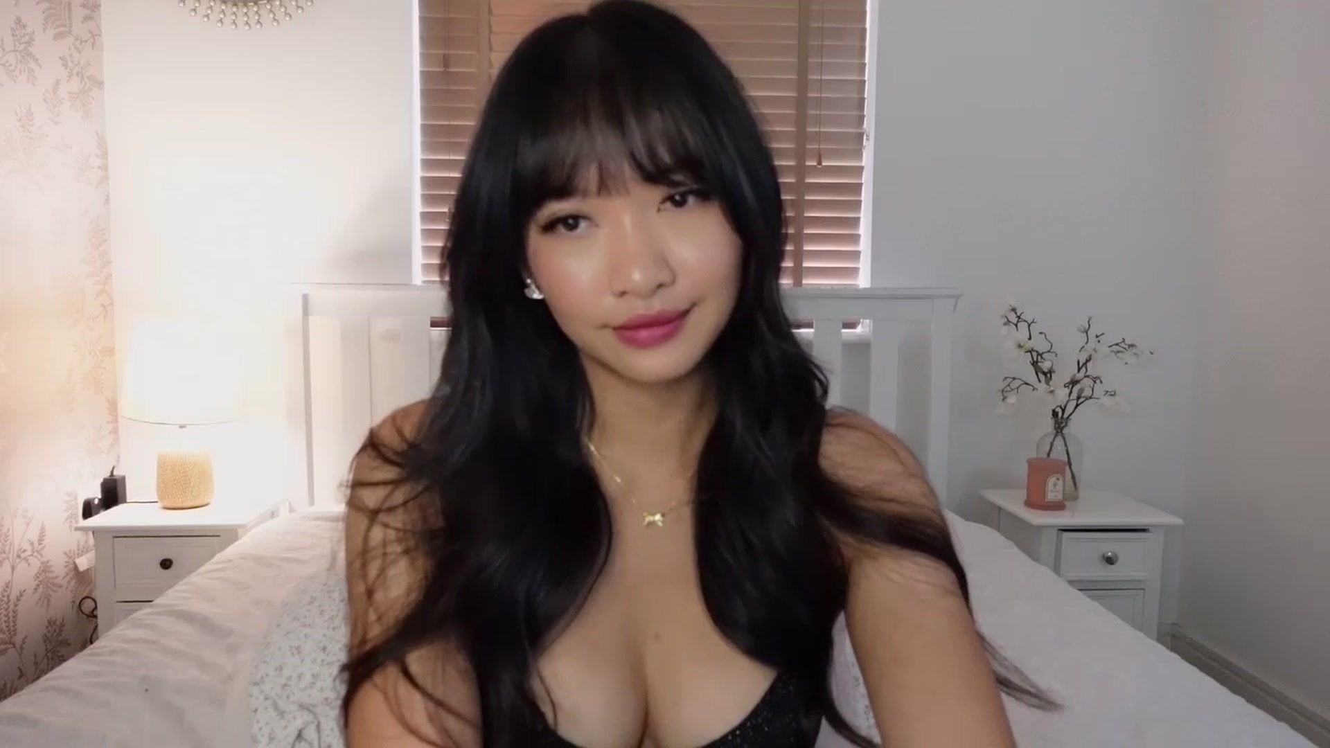 Gallery image thumbnail from Miss_ReinaT's myfreecams stream on, 09/10/2025, 13:00 image 18 of 20