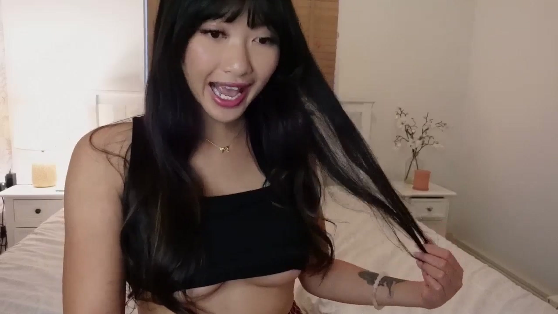 Gallery image thumbnail from Miss_ReinaT's myfreecams stream on, 09/21/2025, 18:30 image 9 of 20