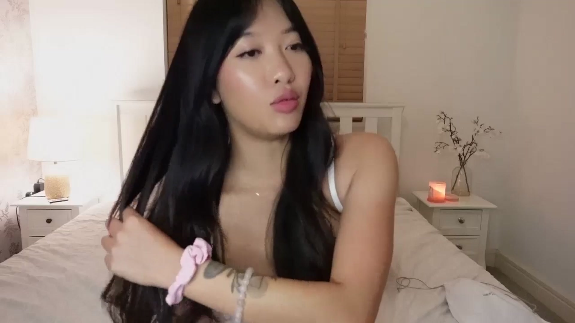 Gallery image thumbnail from Miss_ReinaT's myfreecams stream on, 10/06/2025, 19:16 image 16 of 20
