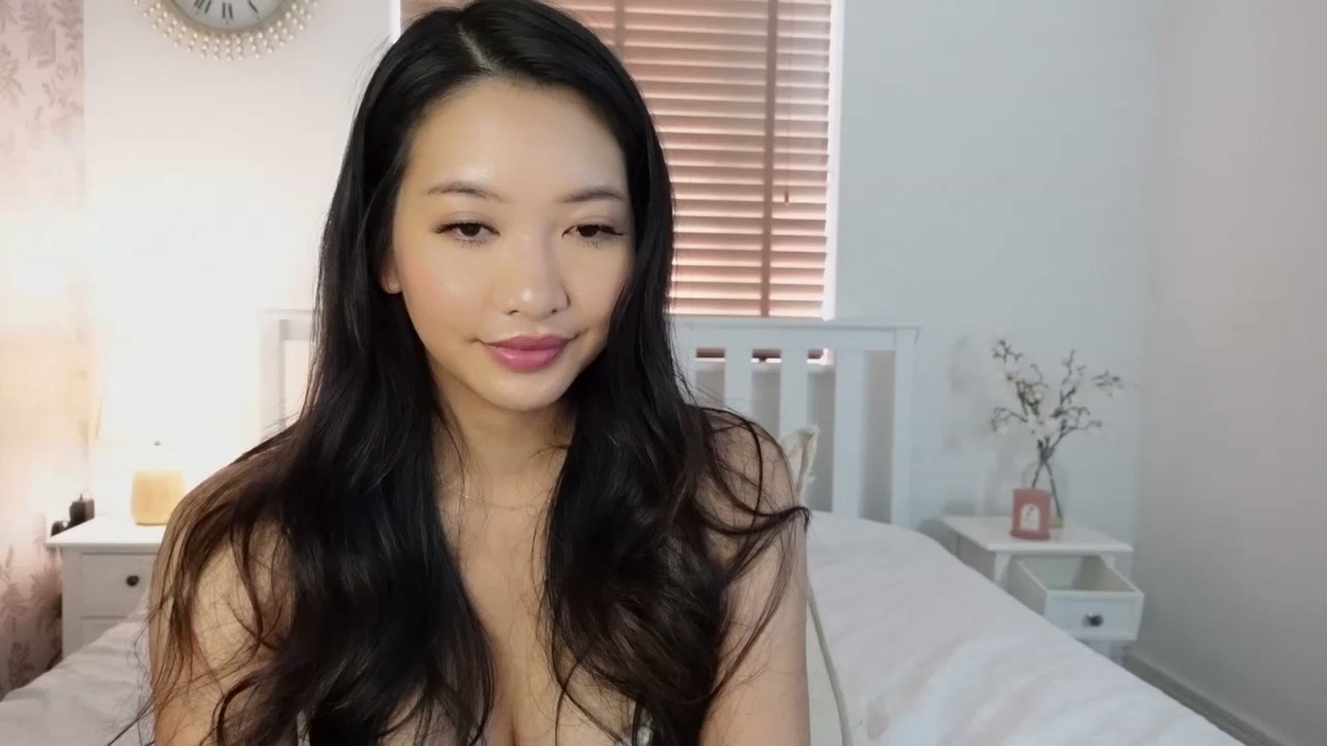 Gallery image thumbnail from Miss_ReinaT's myfreecams stream on, 11/06/2025, 14:35 image 13 of 20