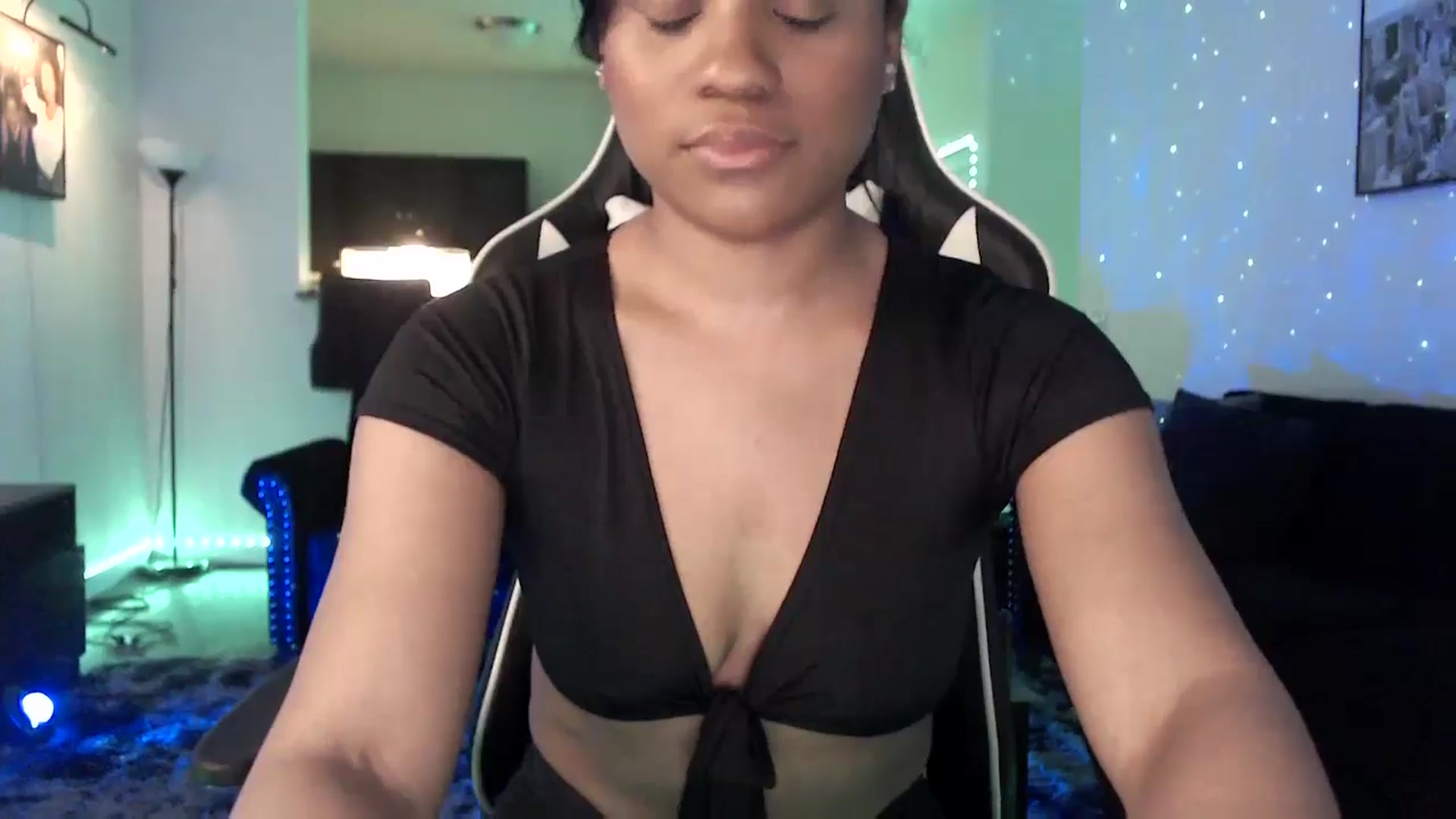 Gallery image thumbnail from Miss_StaceyJ's myfreecams stream on, 05/03/2024, 12:26 image 18 of 20