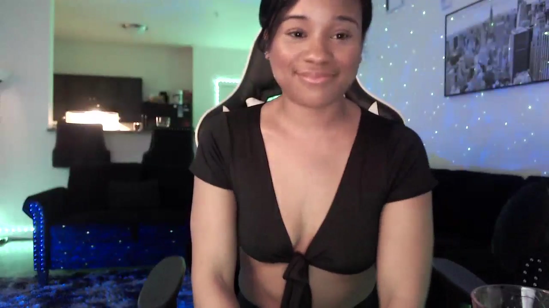 Gallery image thumbnail from Miss_StaceyJ's myfreecams stream on, 05/03/2024, 12:26 image 16 of 20