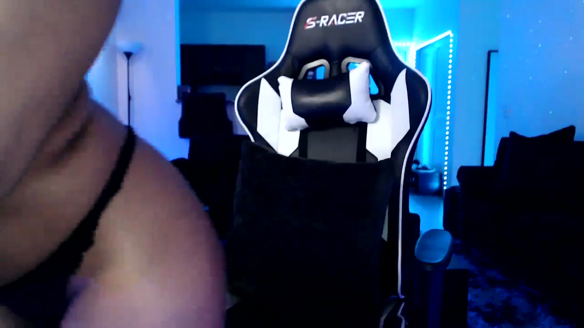 Gallery image thumbnail from Miss_StaceyJ's myfreecams stream on, 12/17/2024, 10:05 image 12 of 20
