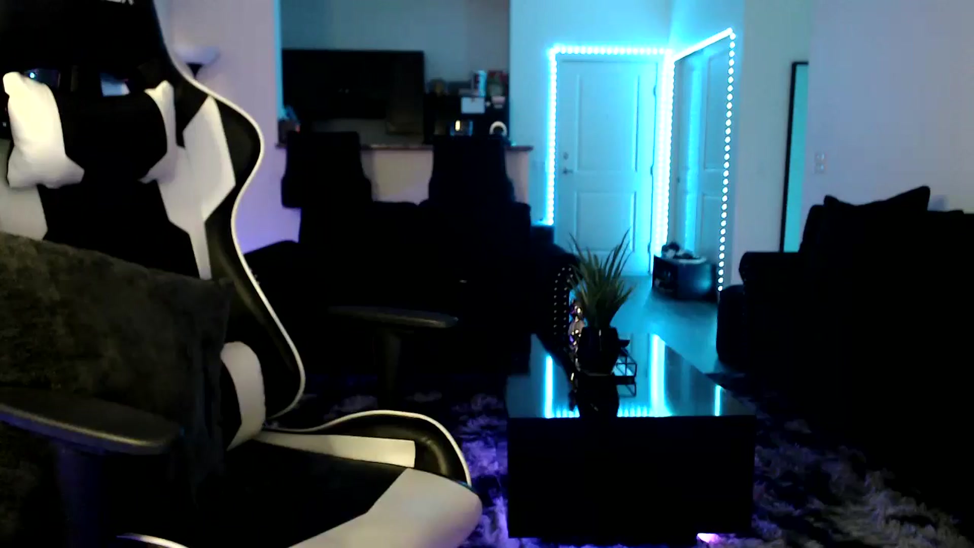 Gallery image thumbnail from Miss_StaceyJ's myfreecams stream on, 12/17/2024, 12:11 image 8 of 20
