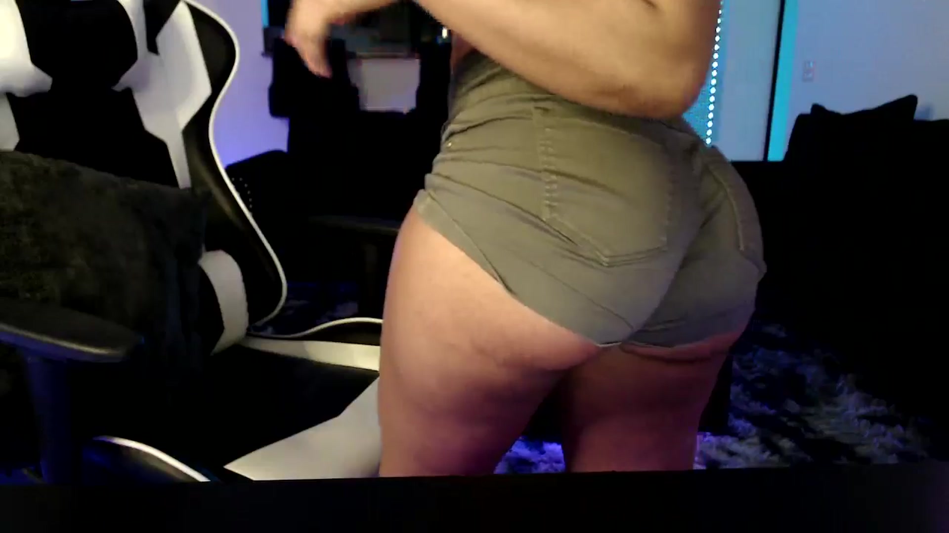 Gallery image thumbnail from Miss_StaceyJ's myfreecams stream on, 12/17/2024, 12:11 image 9 of 20