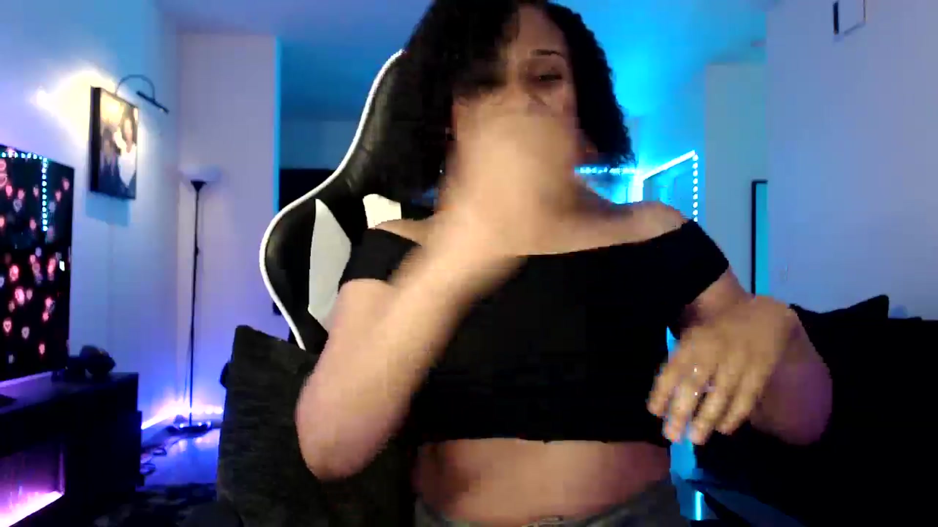 Gallery image thumbnail from Miss_StaceyJ's myfreecams stream on, 12/17/2024, 12:11 image 5 of 20