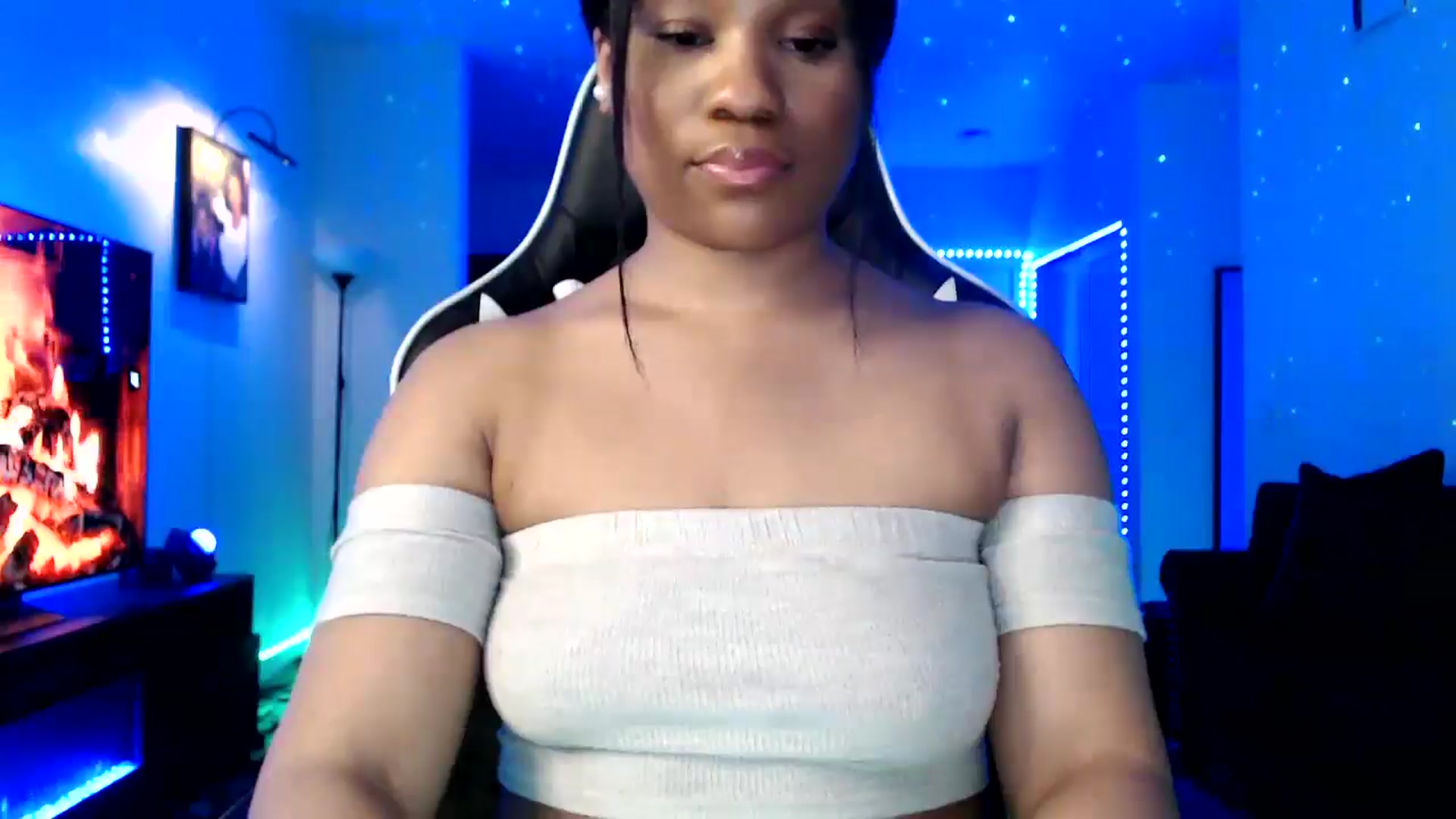 Gallery image thumbnail from Miss_StaceyJ's myfreecams stream on, 12/18/2024, 10:43 image 8 of 20