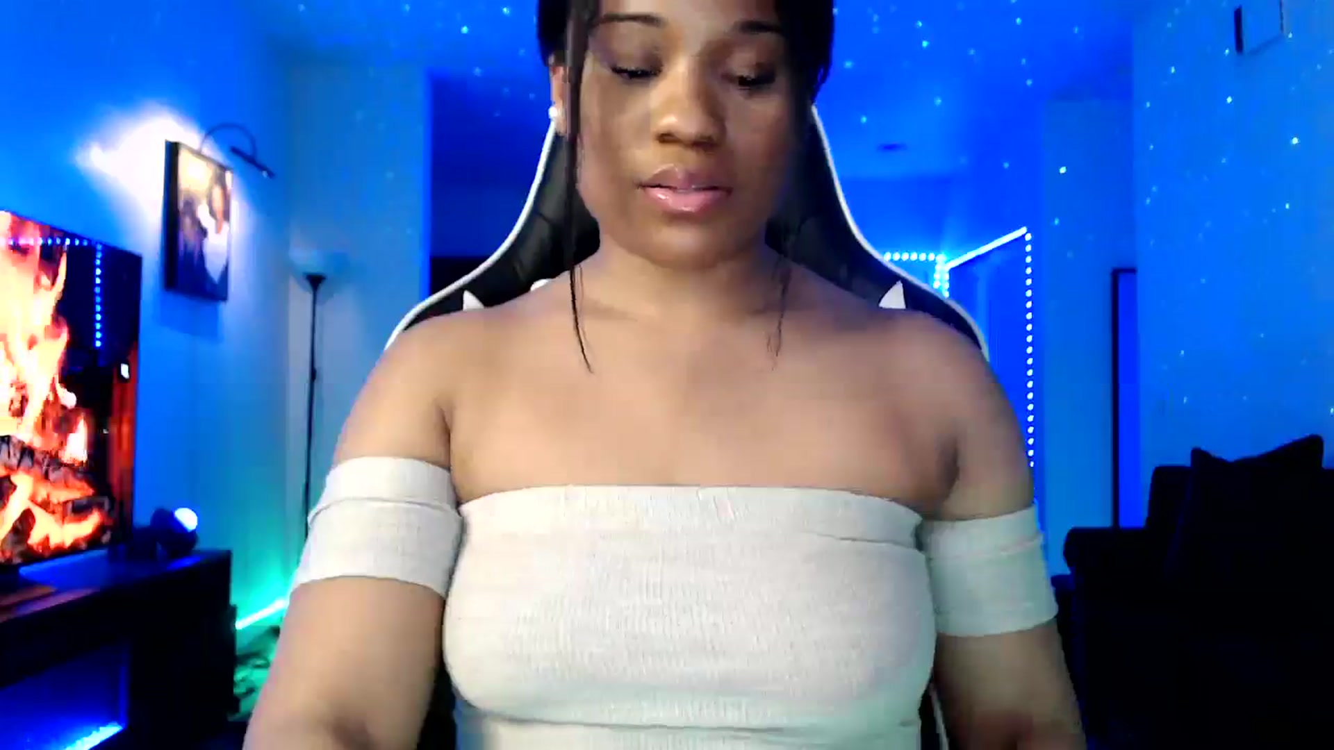 Gallery image thumbnail from Miss_StaceyJ's myfreecams stream on, 12/18/2024, 10:43 image 4 of 20