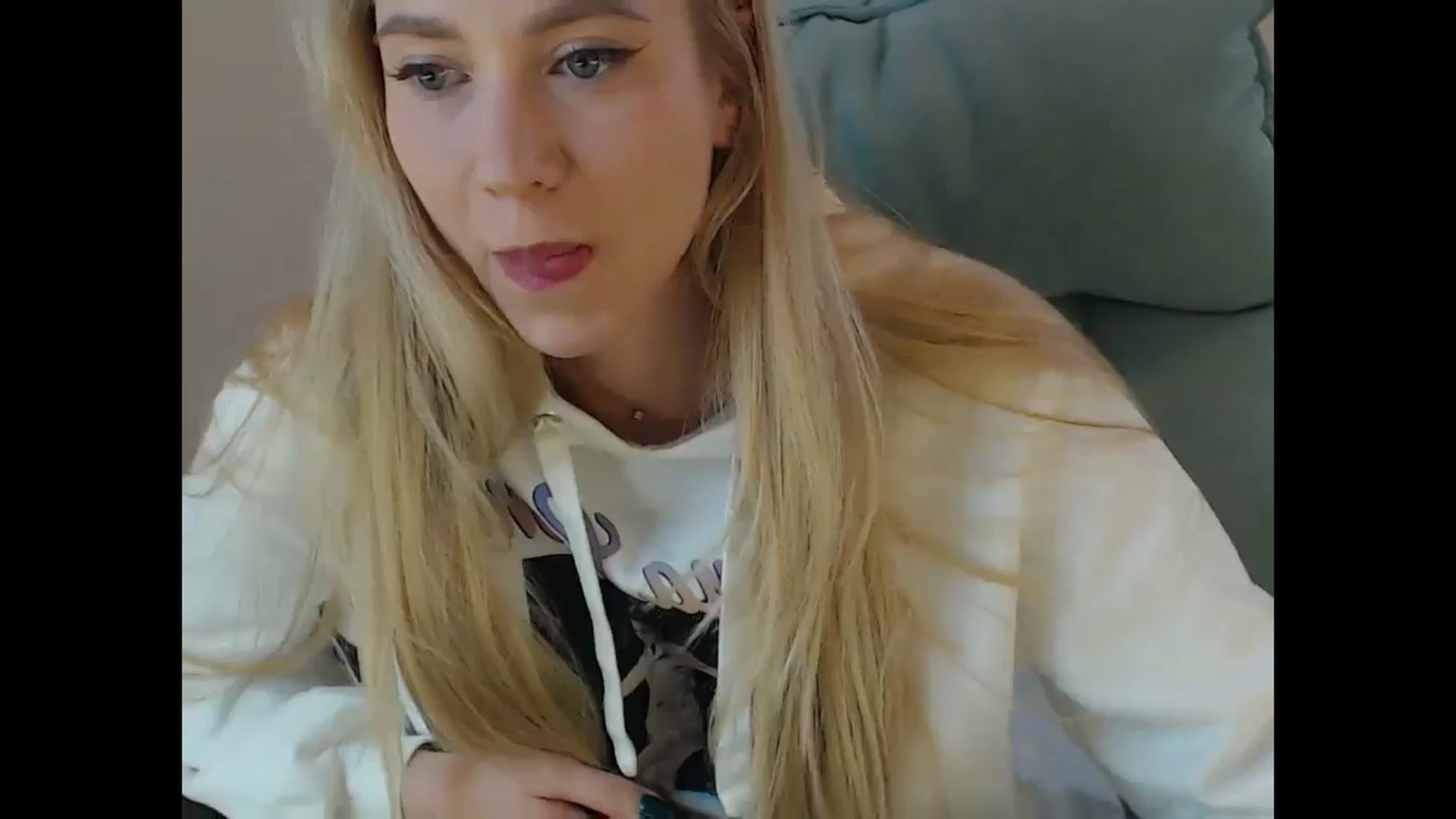 Gallery image thumbnail from Miss_Sylvia's myfreecams stream on, 11/16/2024, 15:30 image 7 of 20