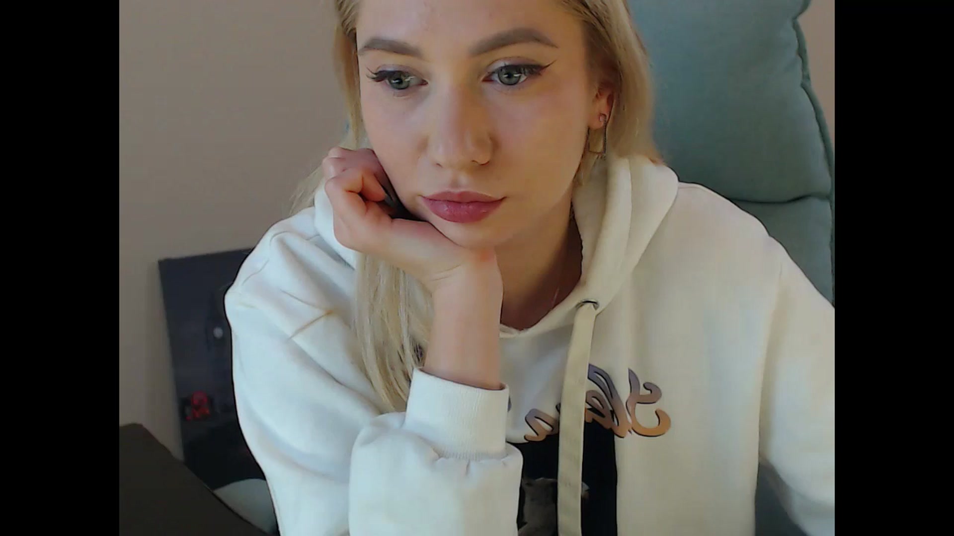 Gallery image thumbnail from Miss_Sylvia's myfreecams stream on, 11/16/2024, 15:30 image 8 of 20