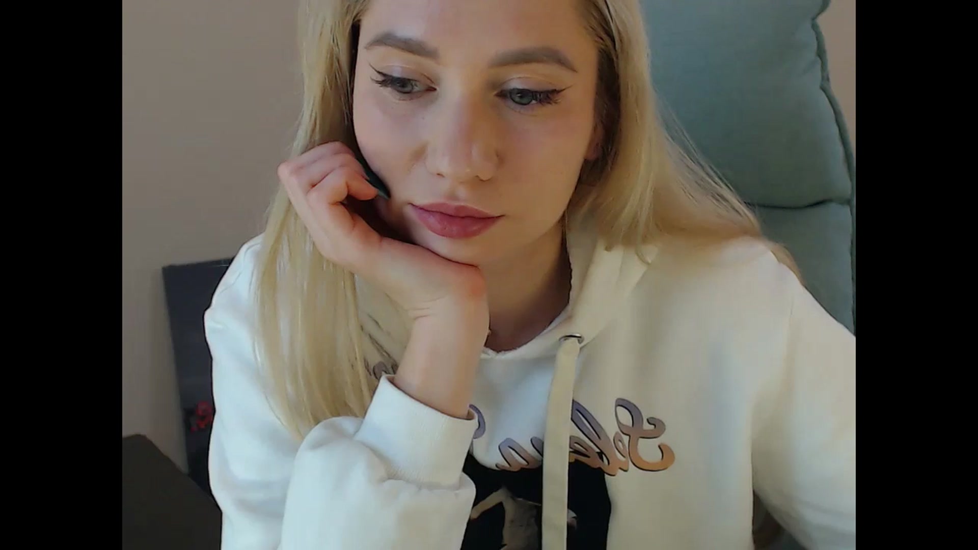 Gallery image thumbnail from Miss_Sylvia's myfreecams stream on, 11/16/2024, 15:30 image 9 of 20