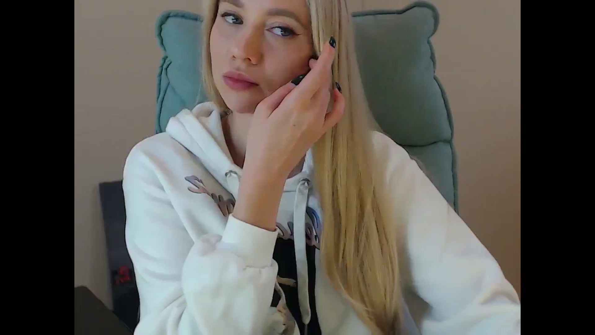 Gallery image thumbnail from Miss_Sylvia's myfreecams stream on, 11/16/2024, 15:51 image 13 of 20