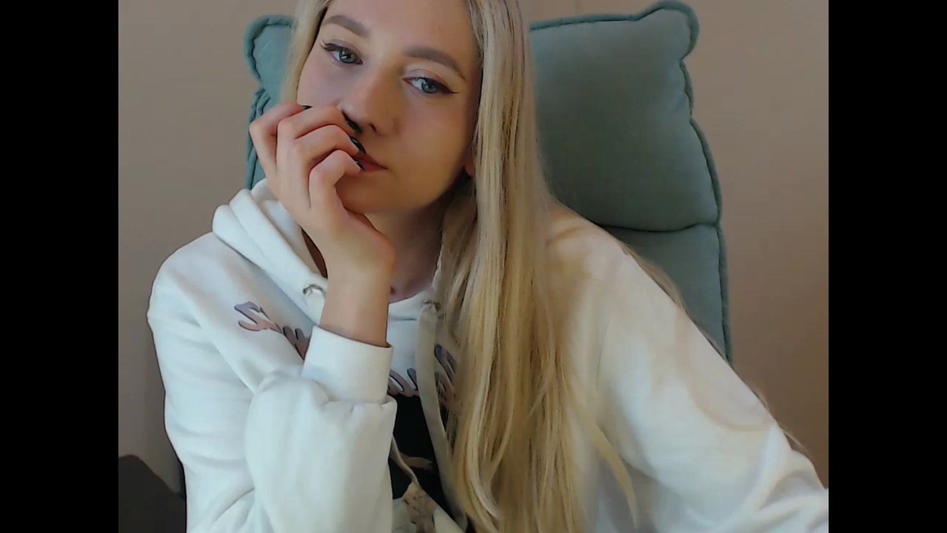 Gallery image thumbnail from Miss_Sylvia's myfreecams stream on, 11/16/2024, 15:51 image 11 of 20