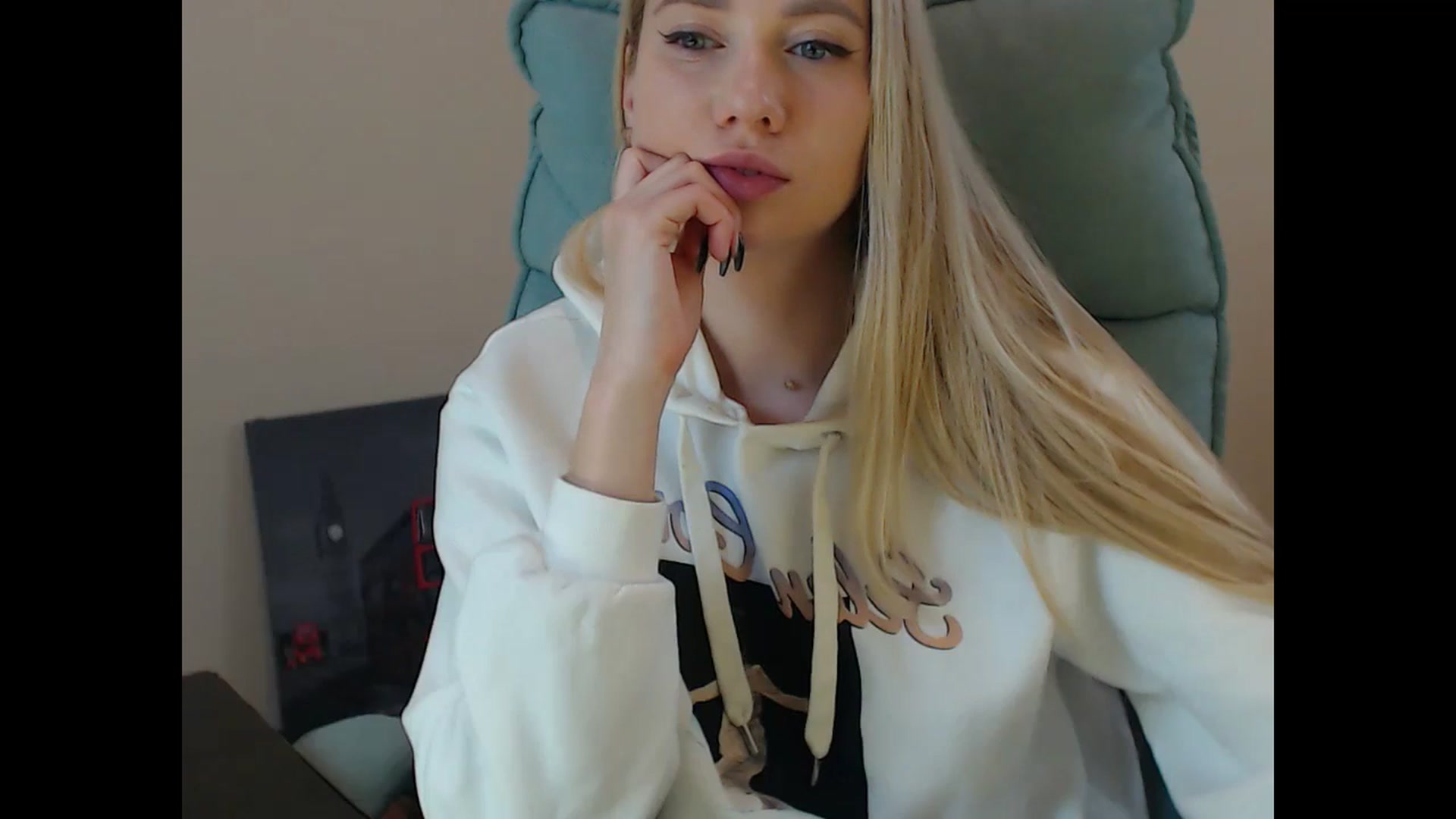 Gallery image thumbnail from Miss_Sylvia's myfreecams stream on, 11/16/2024, 17:33 image 9 of 20