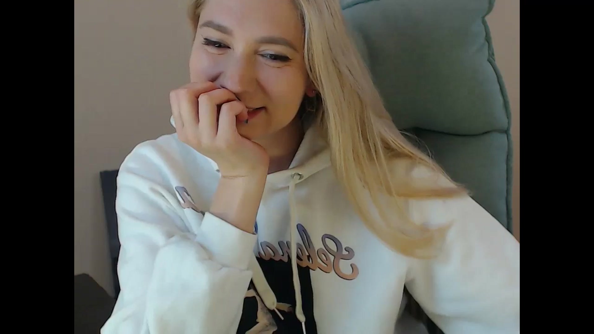 Gallery image thumbnail from Miss_Sylvia's myfreecams stream on, 11/16/2024, 17:33 image 4 of 20