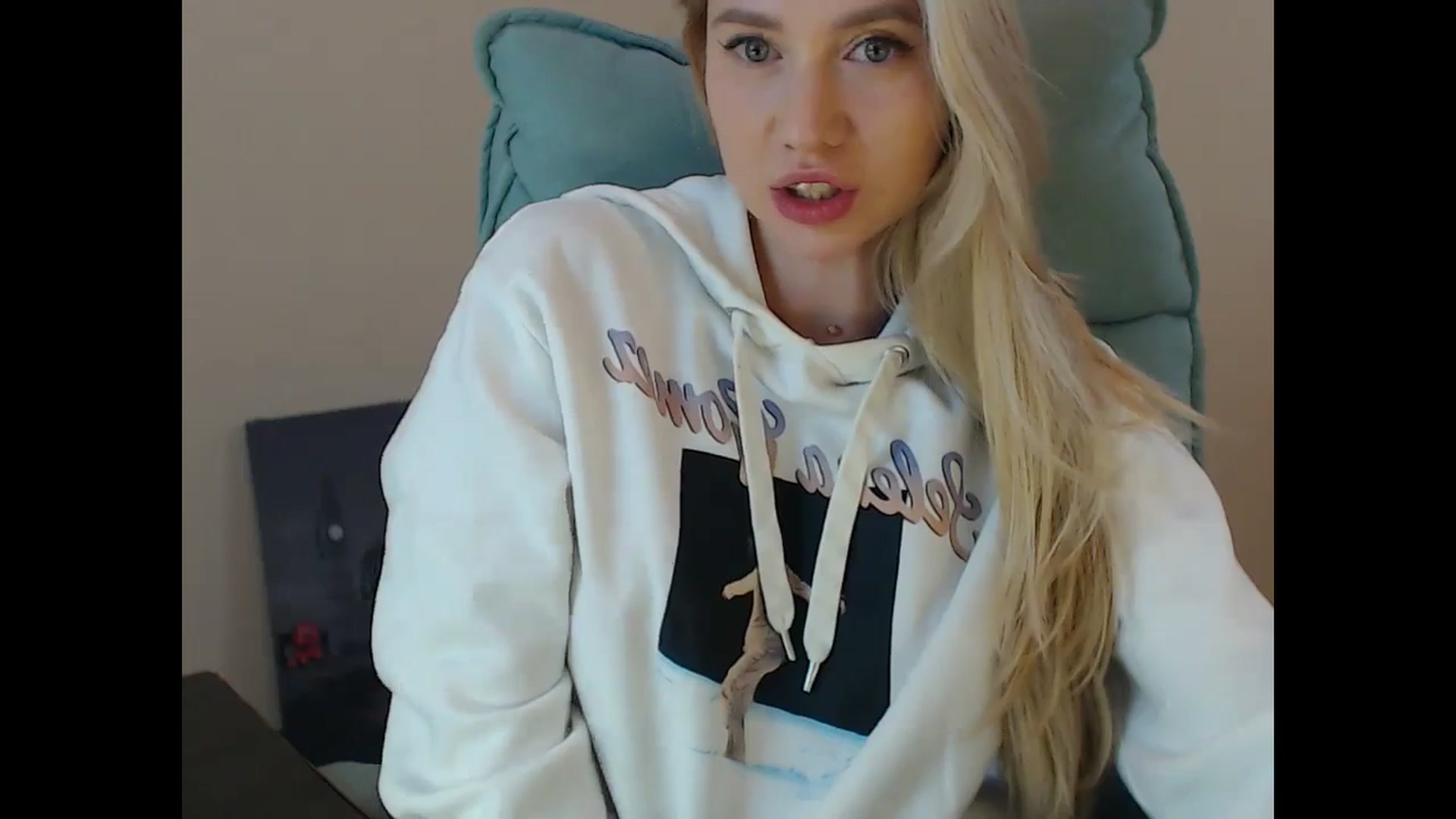 Gallery image thumbnail from Miss_Sylvia's myfreecams stream on, 11/16/2024, 17:33 image 10 of 20