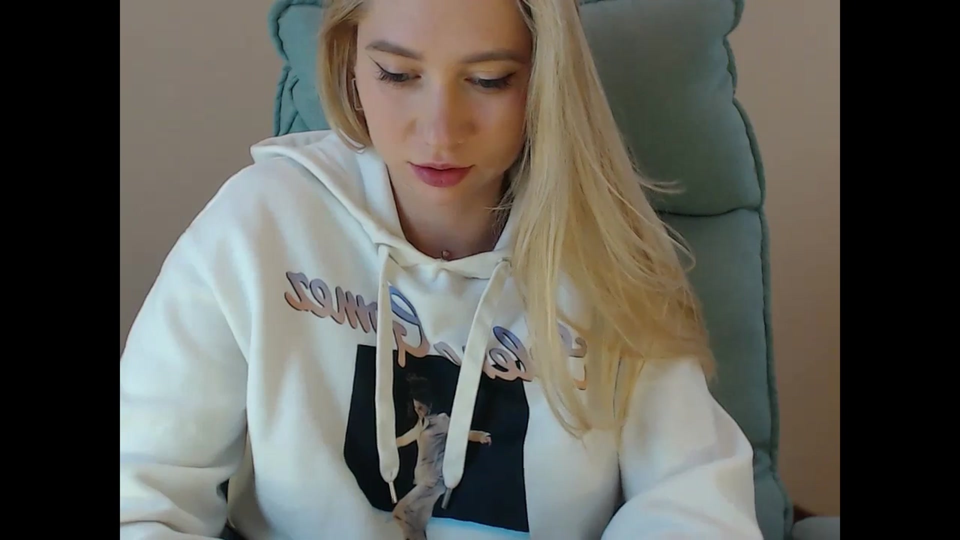 Gallery image thumbnail from Miss_Sylvia's myfreecams stream on, 11/16/2024, 17:33 image 19 of 20