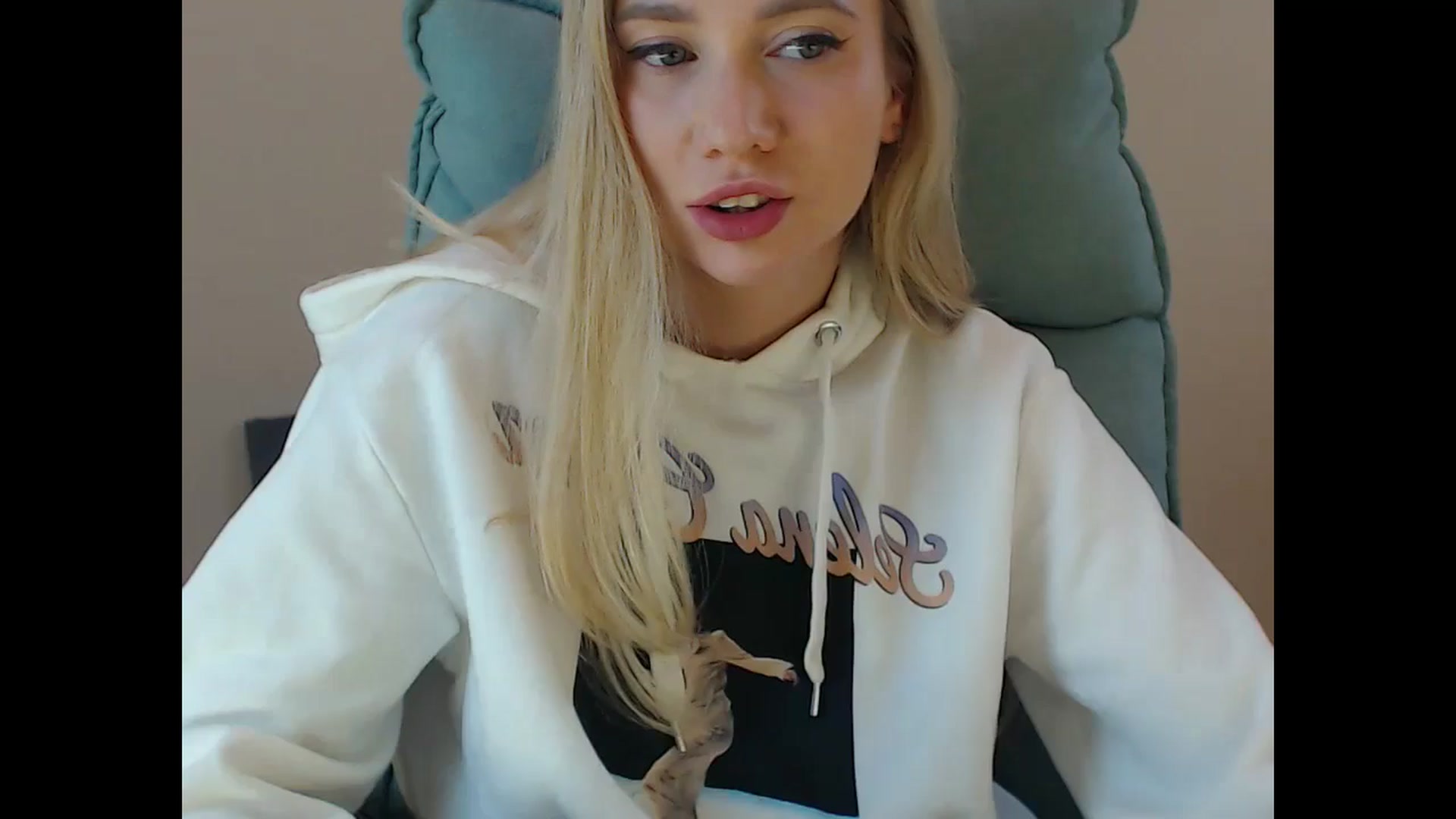 Gallery image thumbnail from Miss_Sylvia's myfreecams stream on, 11/16/2024, 17:33 image 3 of 20