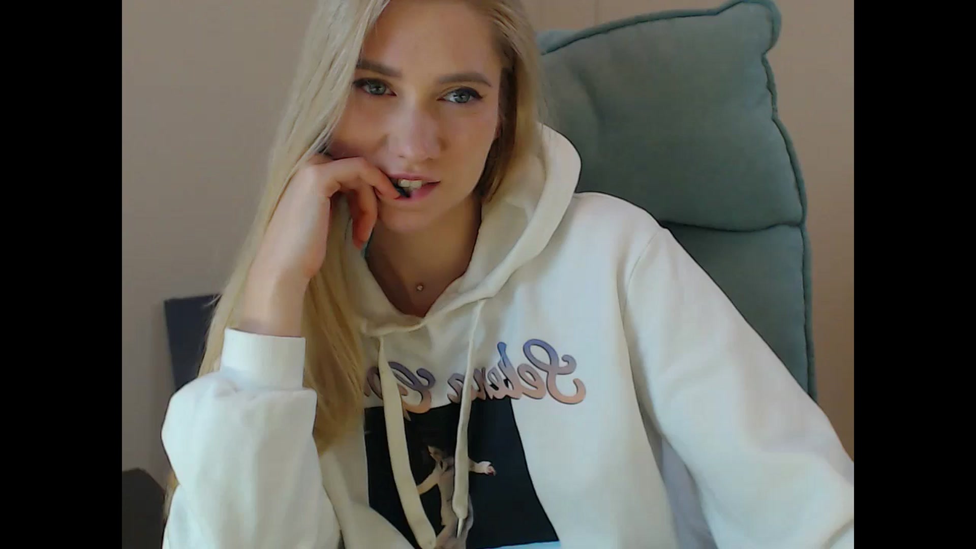 Gallery image thumbnail from Miss_Sylvia's myfreecams stream on, 11/16/2024, 17:55 image 17 of 20