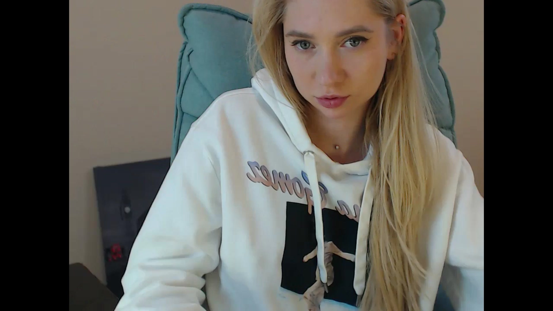 Gallery image thumbnail from Miss_Sylvia's myfreecams stream on, 11/16/2024, 18:55 image 16 of 20